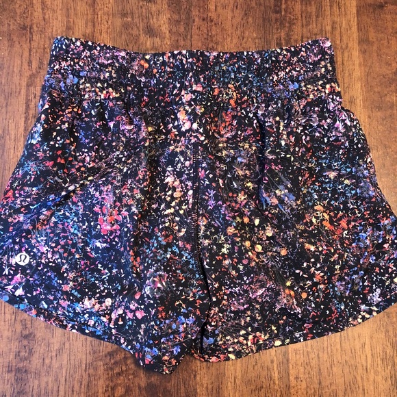 Lululemon size 4 tracker shorts - Picture 3 of 4